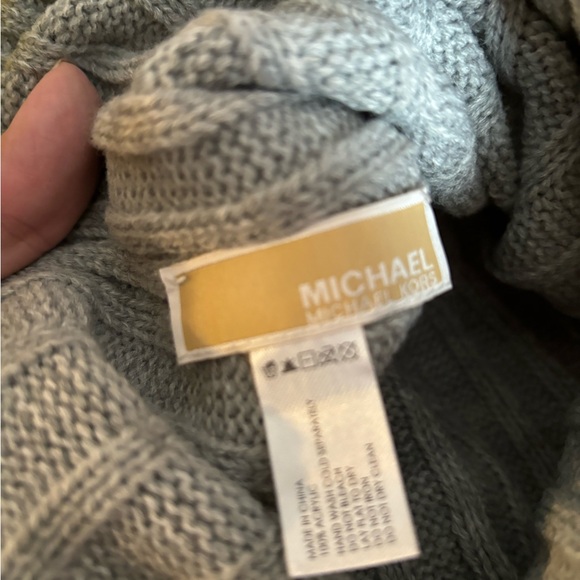 Michael Kors soft gray winter hat with ball, ECU - Picture 4 of 4